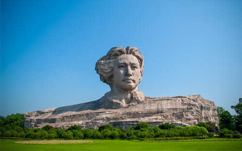 国内十大最著名的景观雕塑是(10大雕塑)